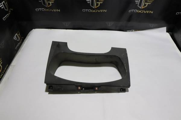 FORD CUSTOM 300 L 155 PS ÇIKMA PARÇA TRANSİT V184 KM ÇERÇEVESİ PLASTİĞİ